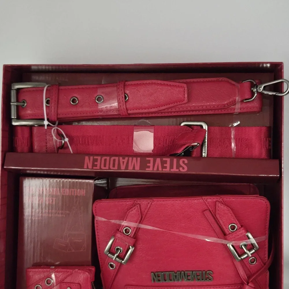 Steve Madden‎ Bag Special Edition Red Evelyn Gift Set Purse 2 Bag Straps Wallet